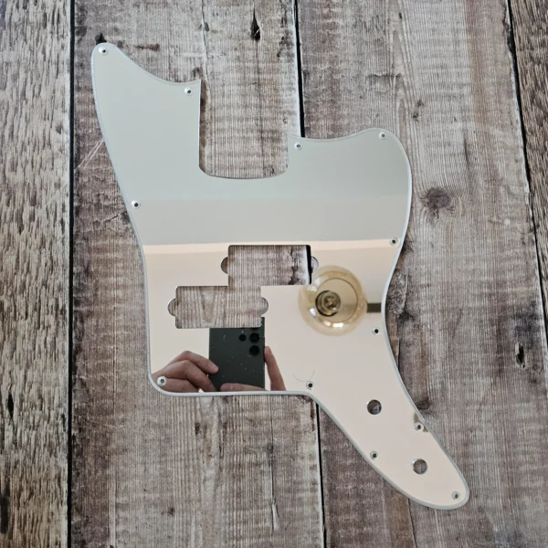 Squier® Affinity H Jaguar® Mark Hoppus Style Bass Pickguard - Image 2